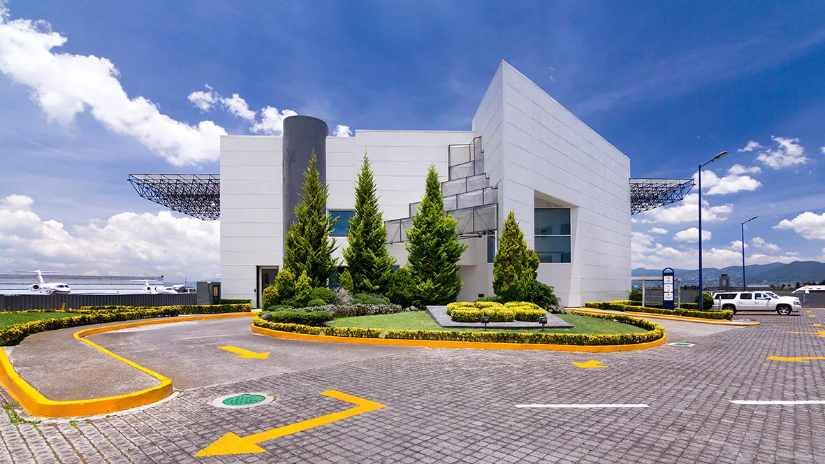 Hangar de SAE en el Aeropuerto Internacional de Toluca